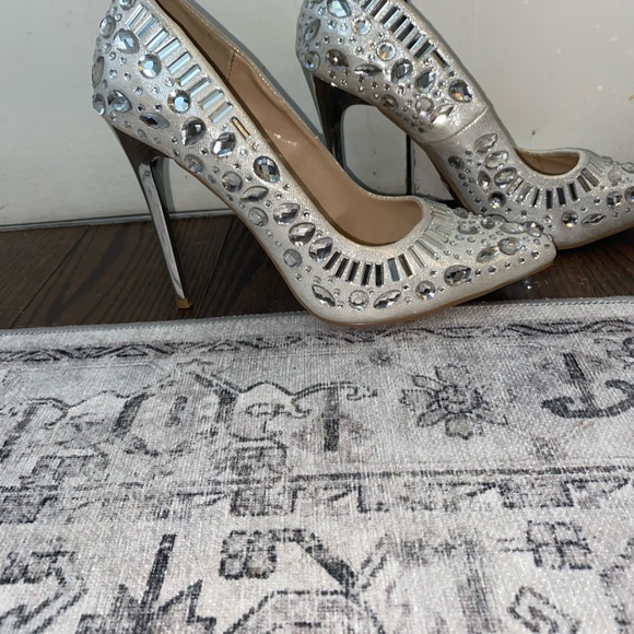 Sliver Bling Charlotte Russe Heels - Picture 2 of 5